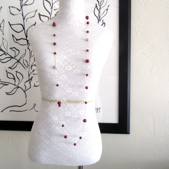 Single strand "flapper" necklace cranberry satin finish beading & rhinestones - Picture 2 of 6